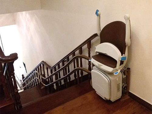 斜掛式電動升降椅